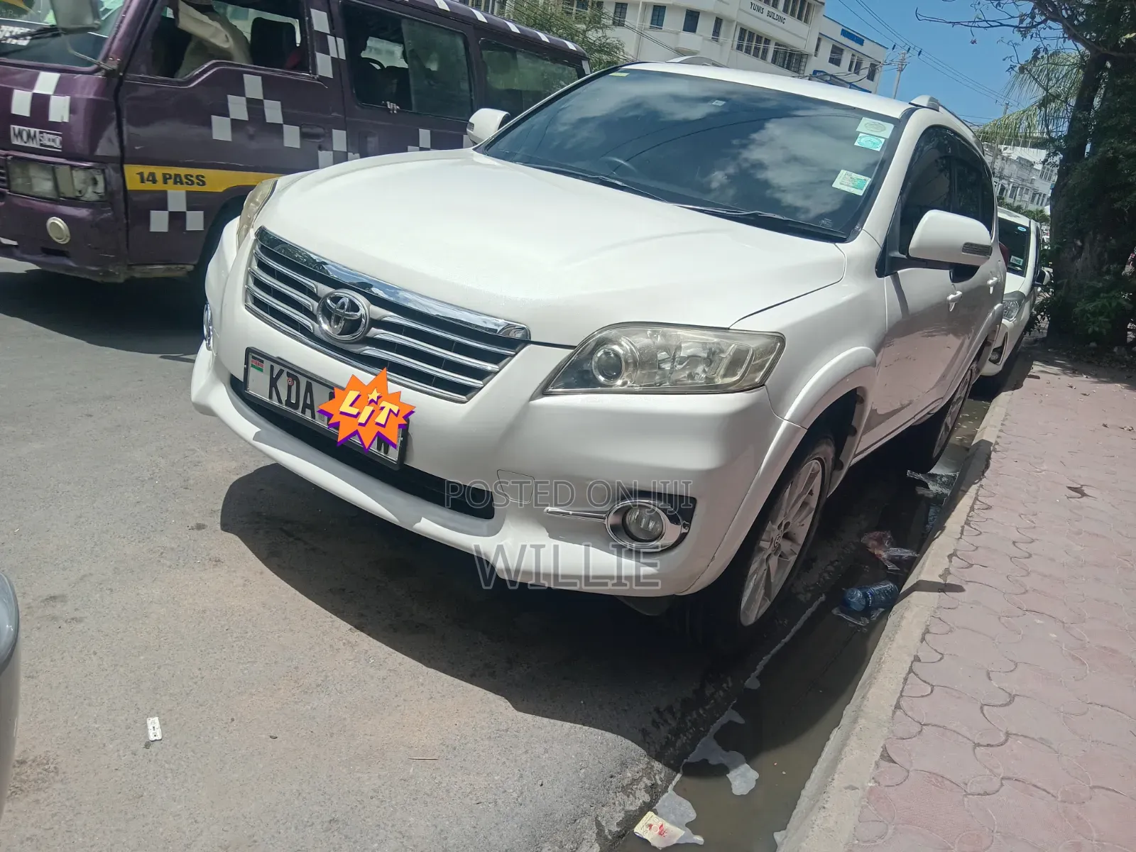 Toyota Vanguard 2013 White