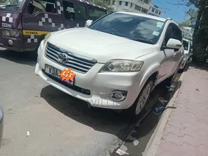 Toyota Vanguard 2013 White