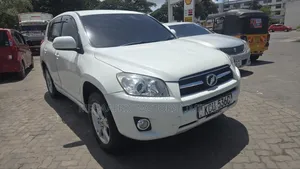 Toyota RAV4 2.5 2012 White