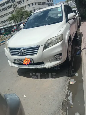 Toyota Vanguard 2013 White