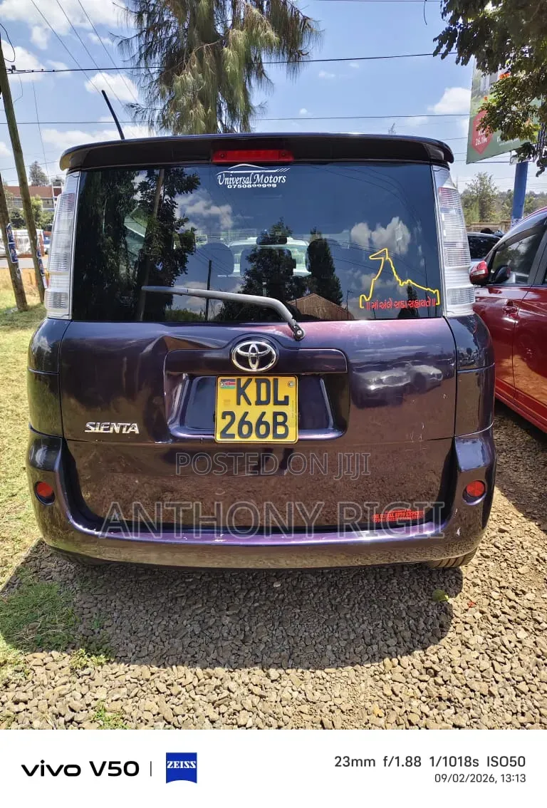 Toyota Sienta 2015 Burgundy