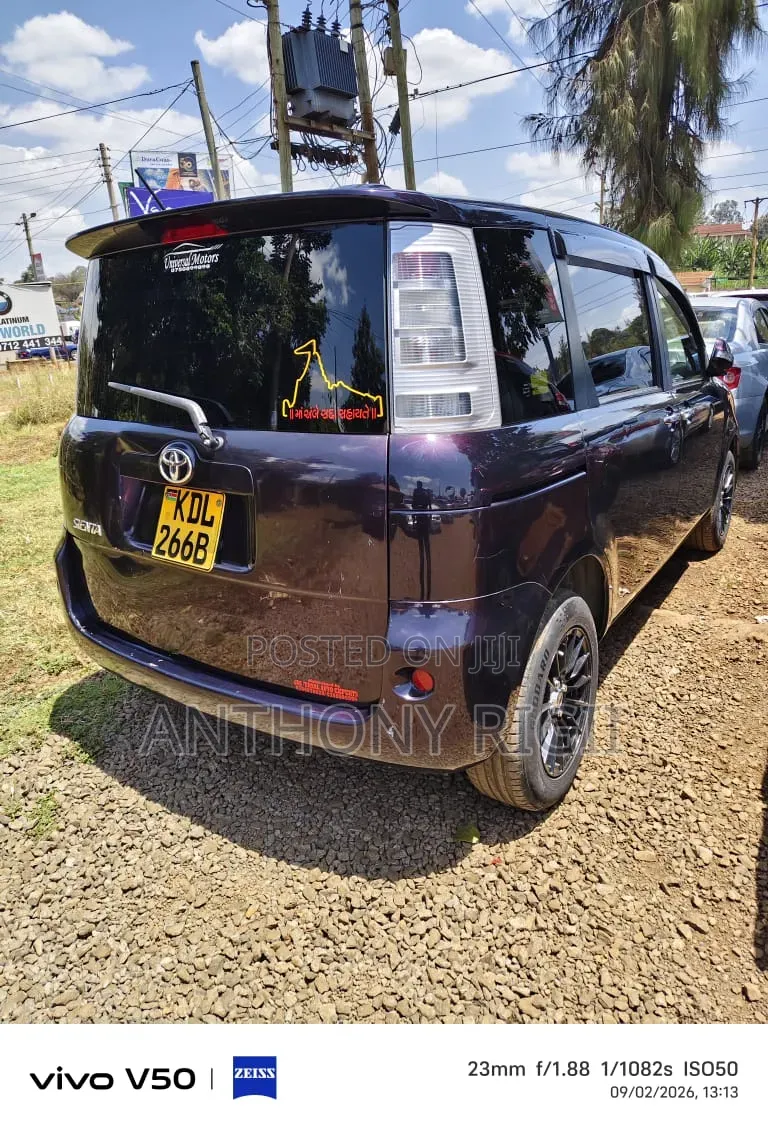 Toyota Sienta 2015 Burgundy
