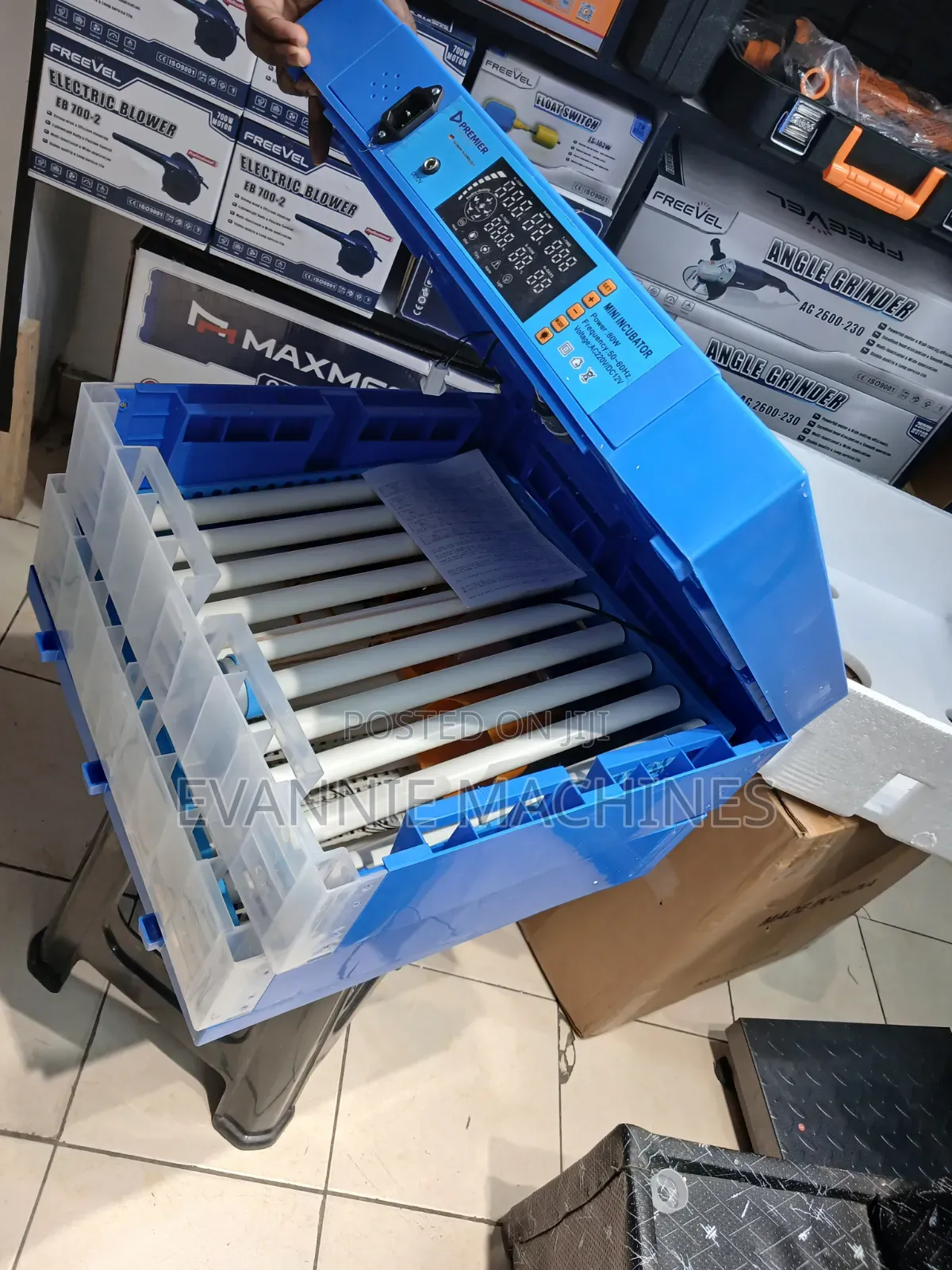 128-Egg Capacity an Automatic AC/DC Egg Incubator