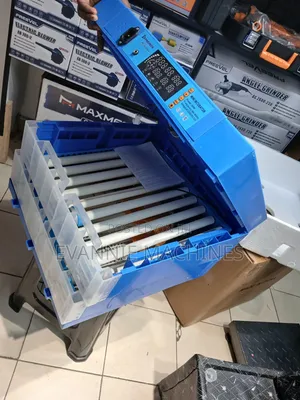 128-Egg Capacity an Automatic AC/DC Egg Incubator