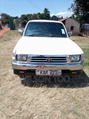 Toyota Hilux 2003 White