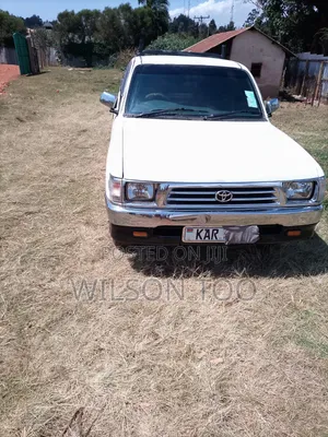 Toyota Hilux 2003 White