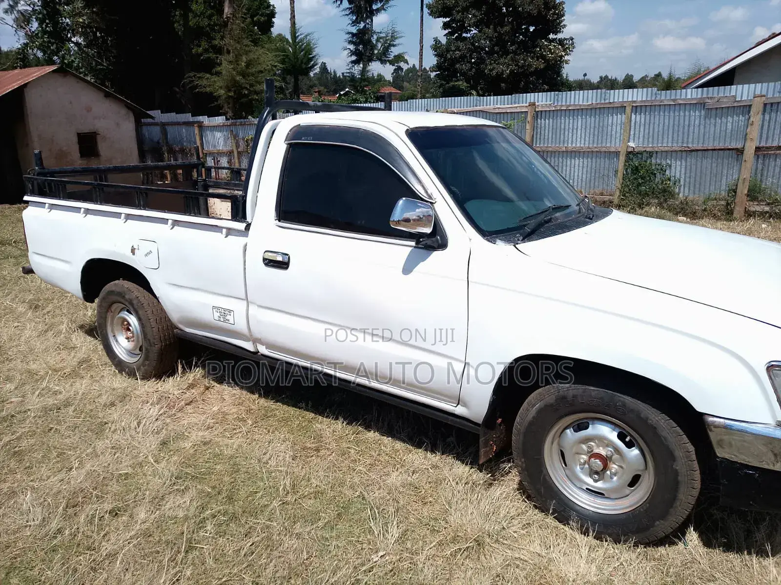 Toyota Hilux 2003 White