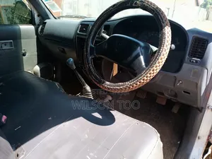 Toyota Hilux 2003 White
