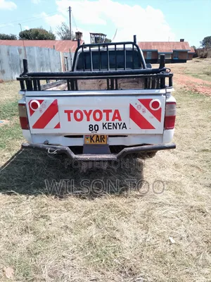 Toyota Hilux 2003 White