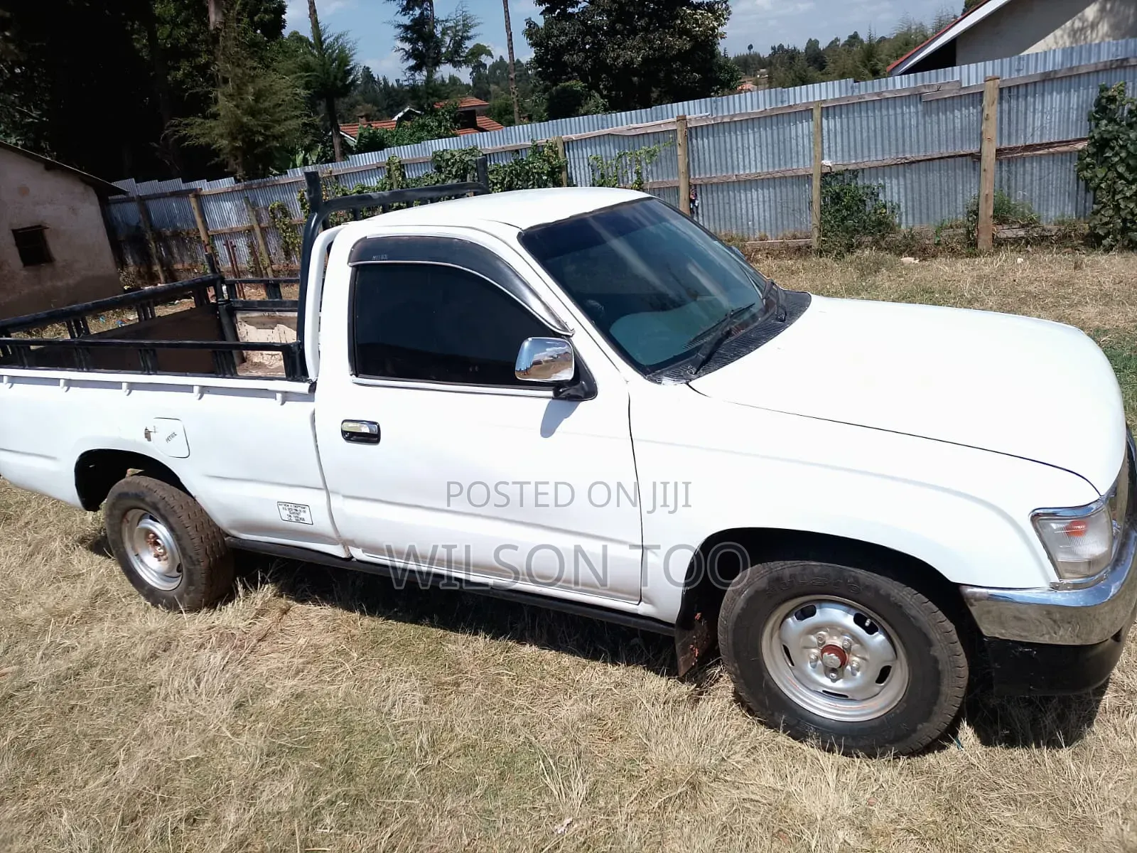 Toyota Hilux 2003 White