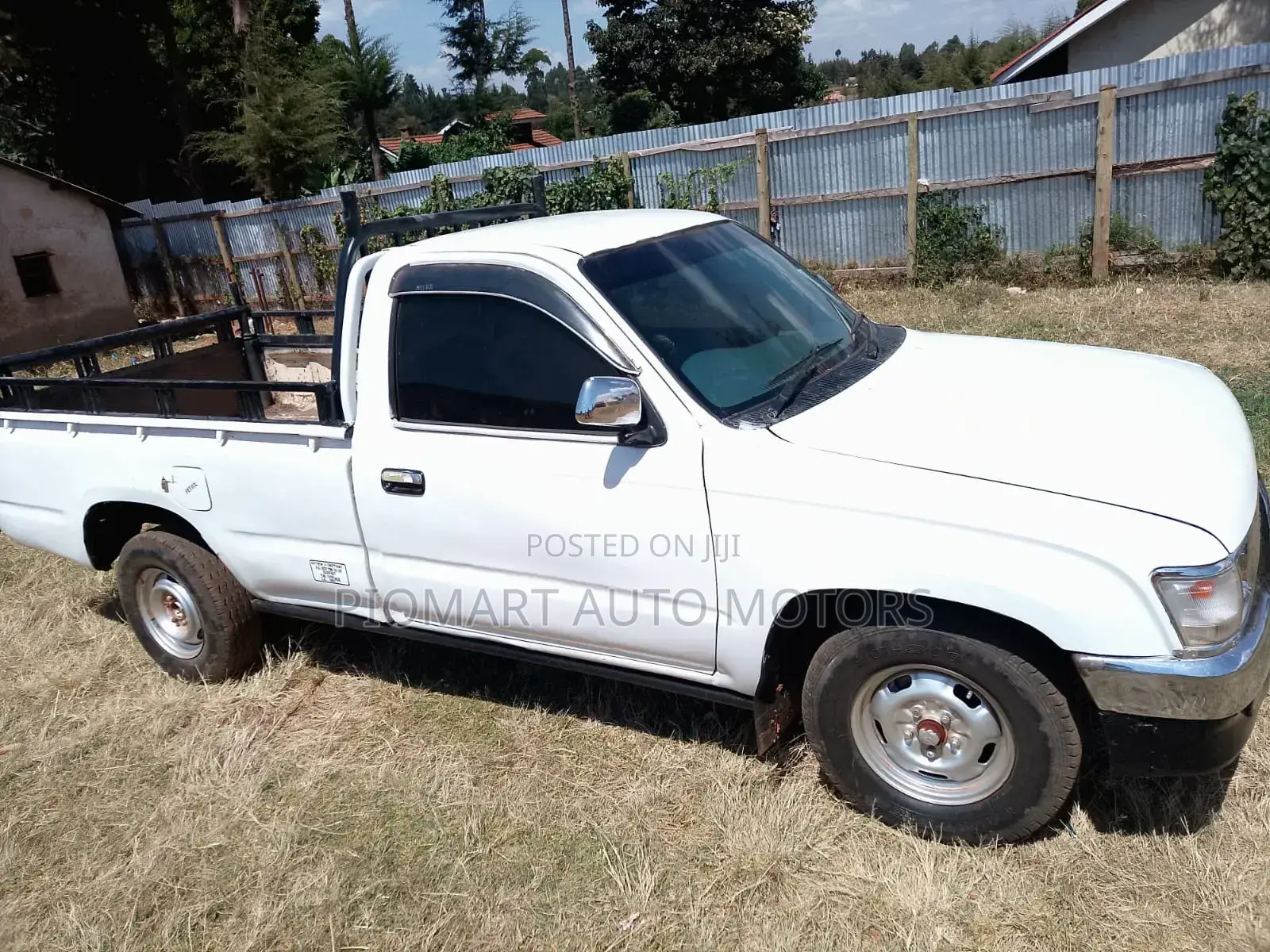 Toyota Hilux 2003 White
