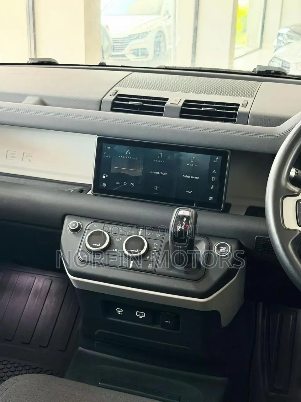 Land Rover Defender 2021
