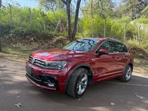 Volkswagen Tiguan 2.0T SEL FWD 2017 Red