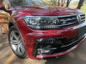 Volkswagen Tiguan 2.0T SEL FWD 2017 Red
