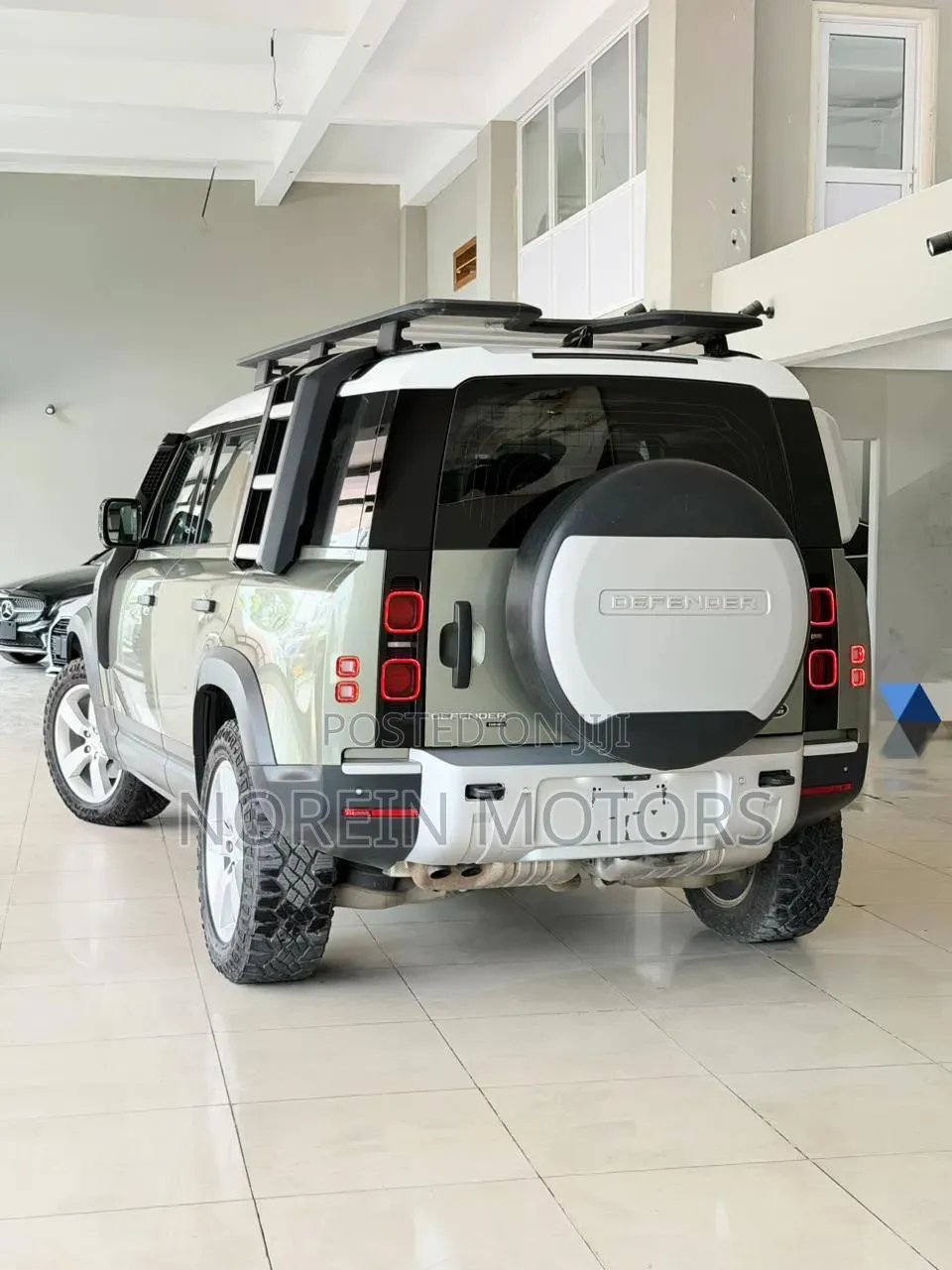 Land Rover Defender 2021