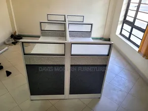 Workstation Cluster With Glass Partition