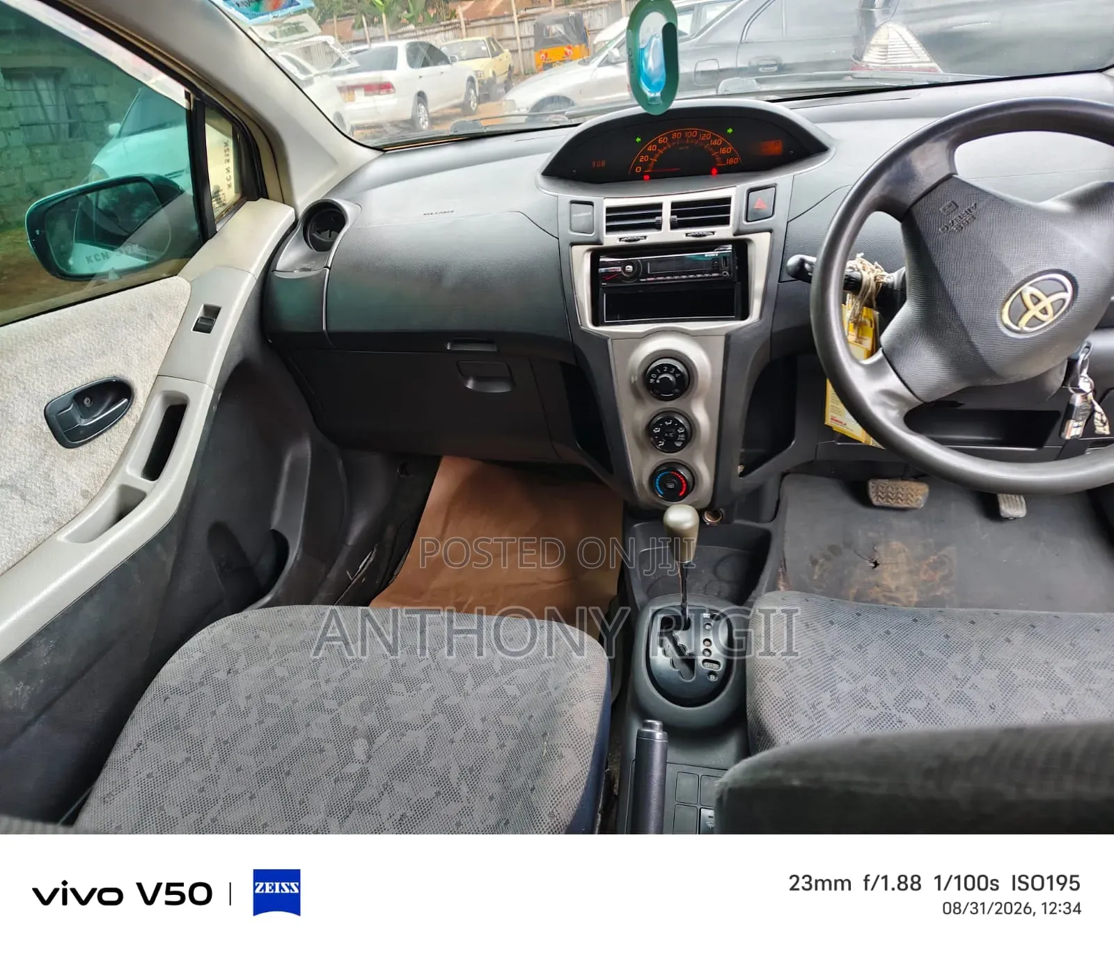Toyota Vitz 2011 White