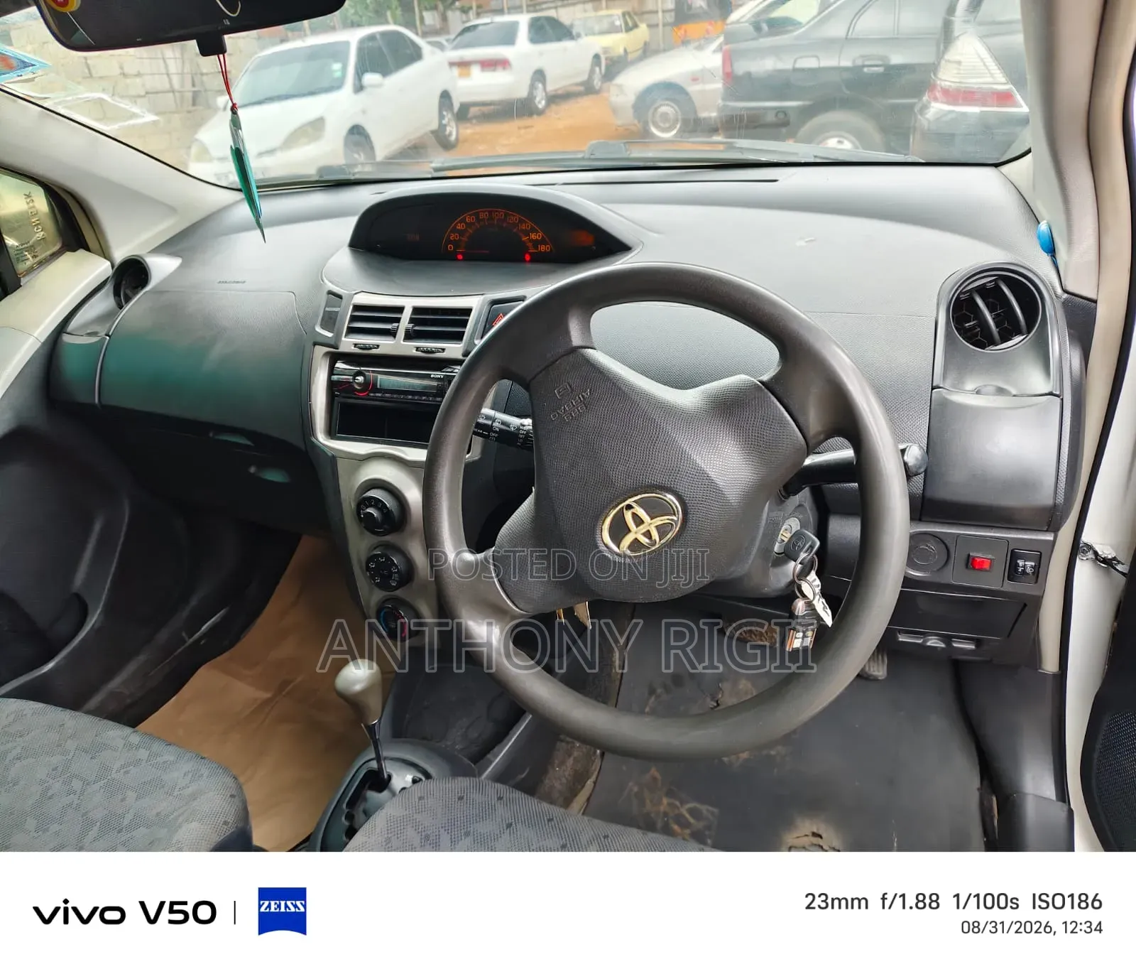 Toyota Vitz 2011 White