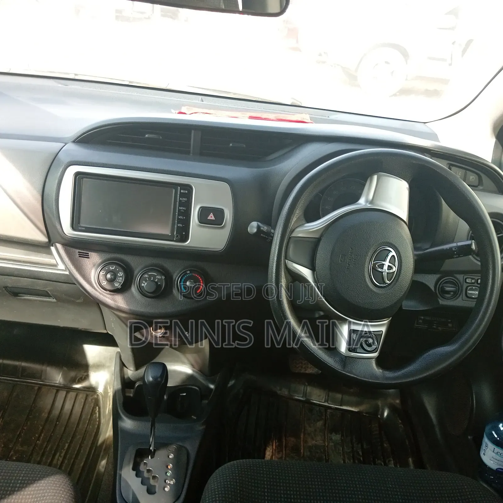 Toyota Vitz 1.0 FWD 5dr 2016 Gold