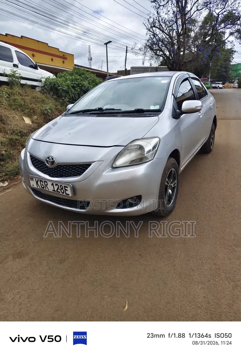 Toyota Belta 2010 Silver