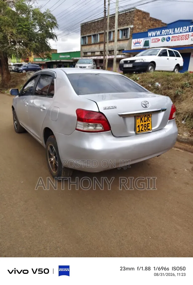Toyota Belta 2010 Silver
