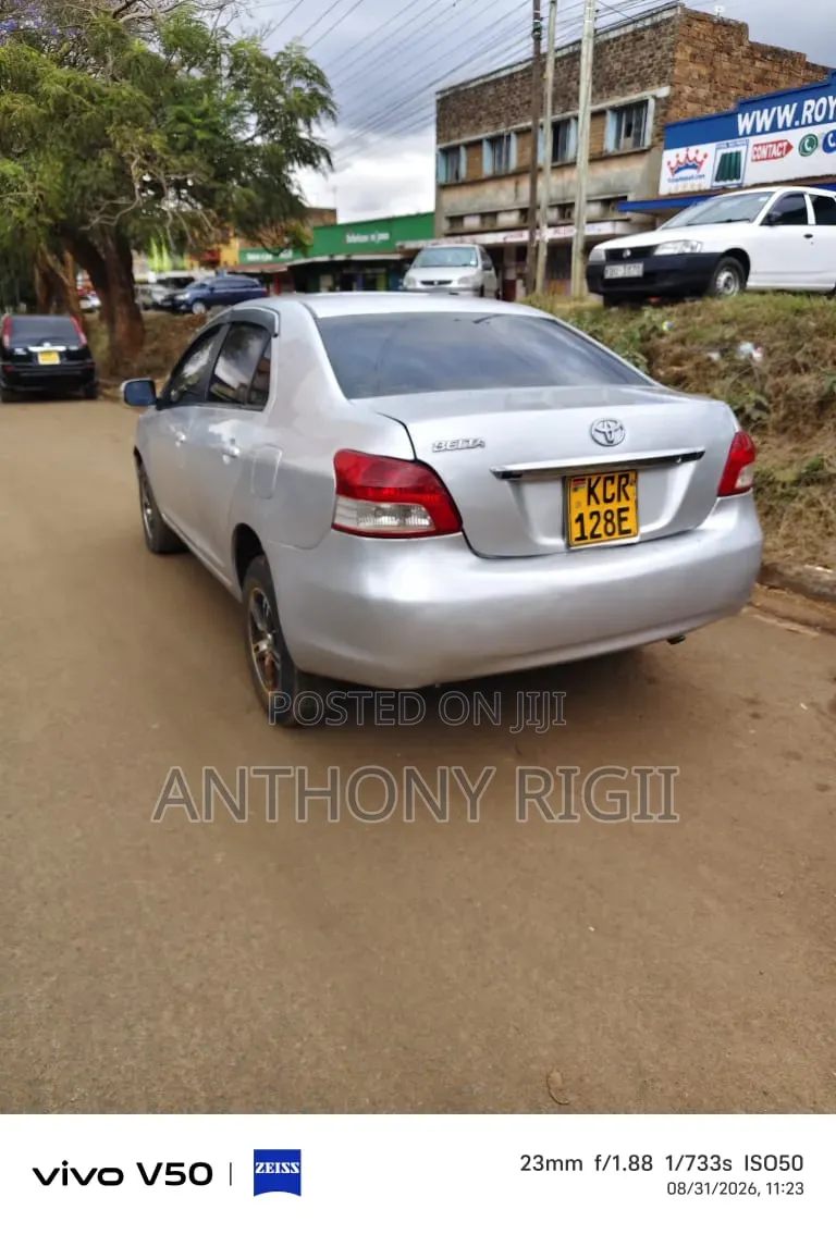 Toyota Belta 2010 Silver