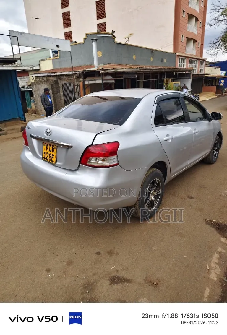 Toyota Belta 2010 Silver