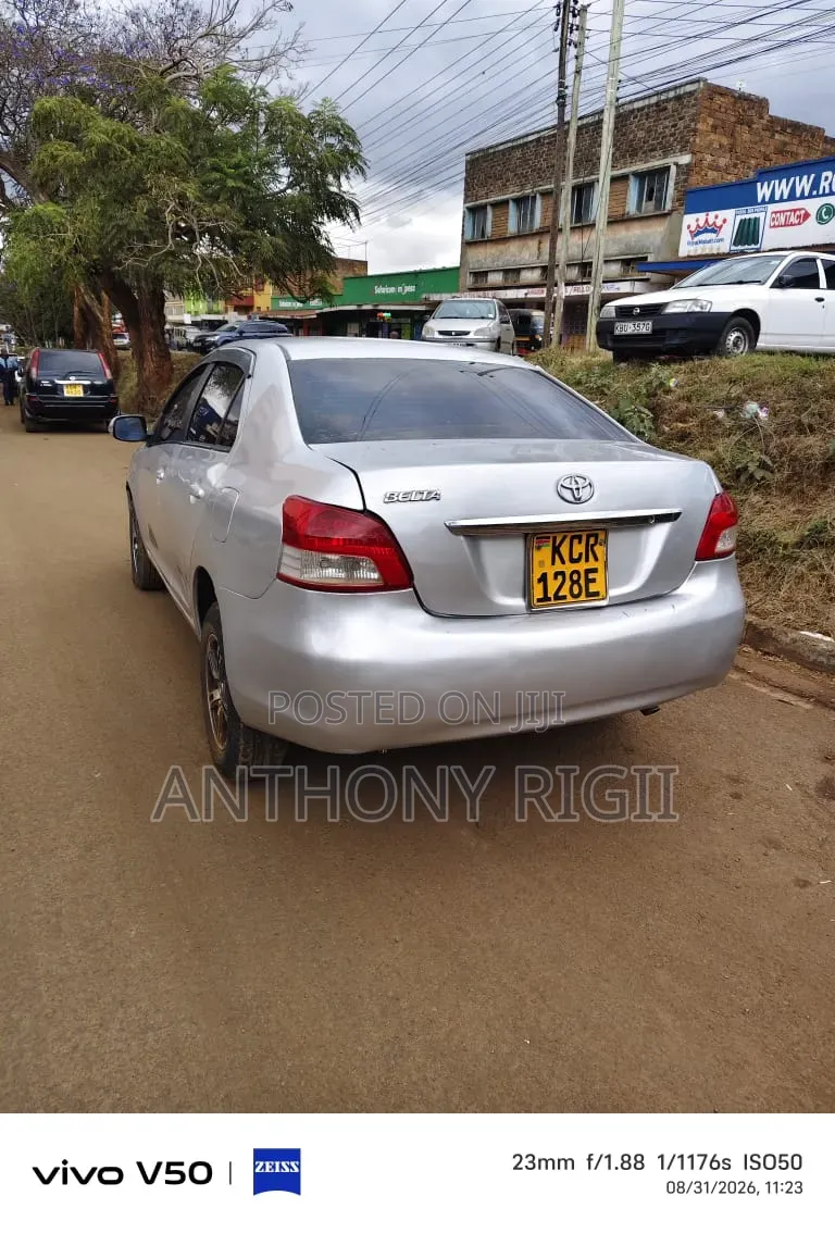 Toyota Belta 2010 Silver