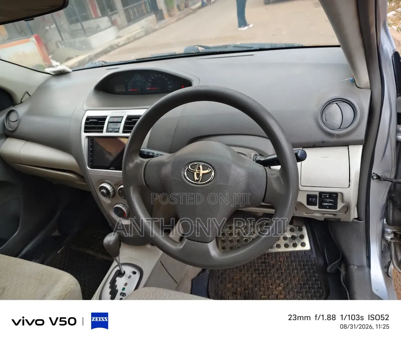 Toyota Belta 2010 Silver