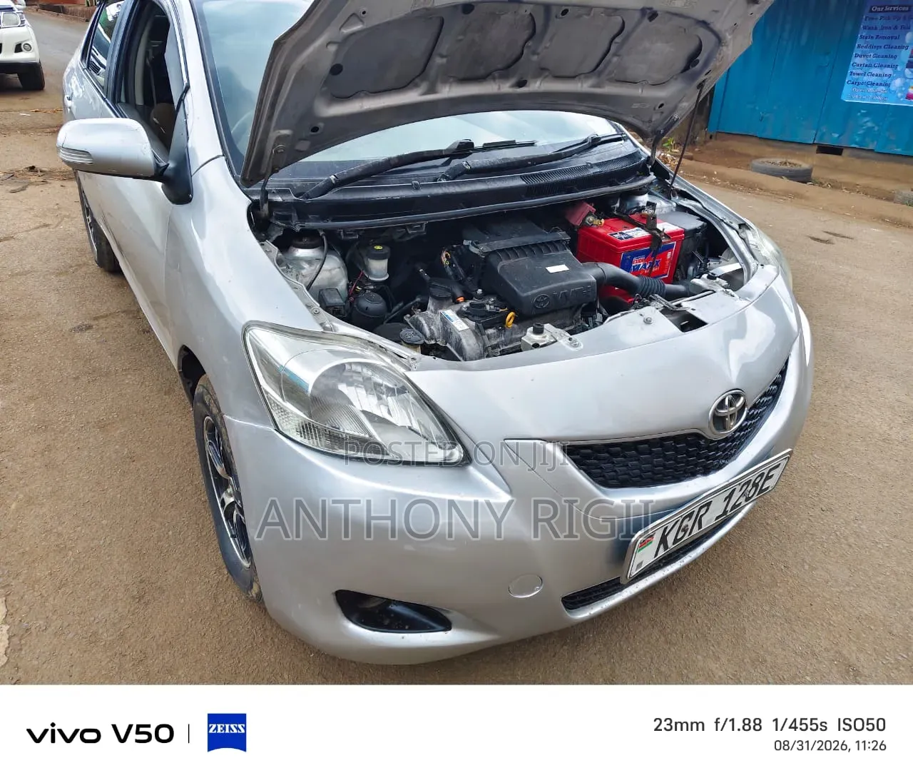 Toyota Belta 2010 Silver