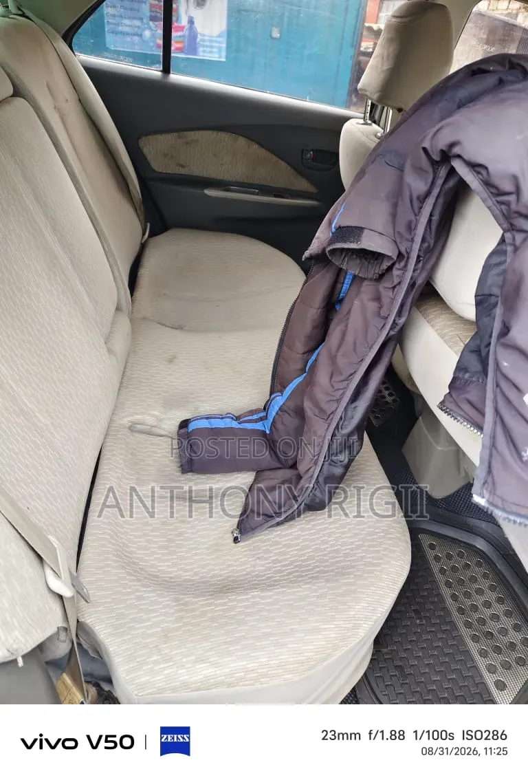 Toyota Belta 2010 Silver