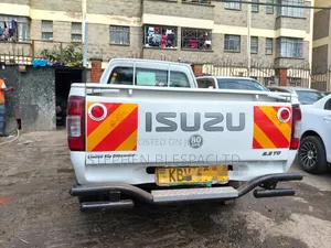 Isuzu D-MAX 2012 White