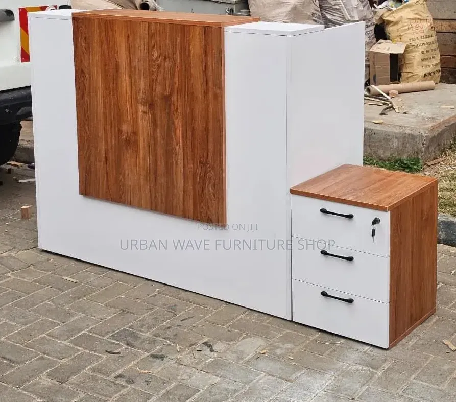 Local Receptionst Desks