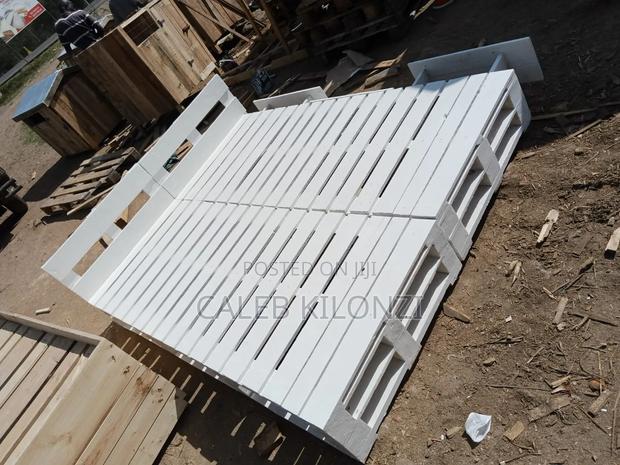 5*6 White Pallet Bed With Drawers