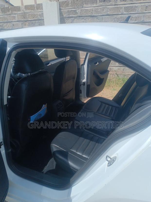 Volkswagen Jetta 2015 White - thumbnail 2