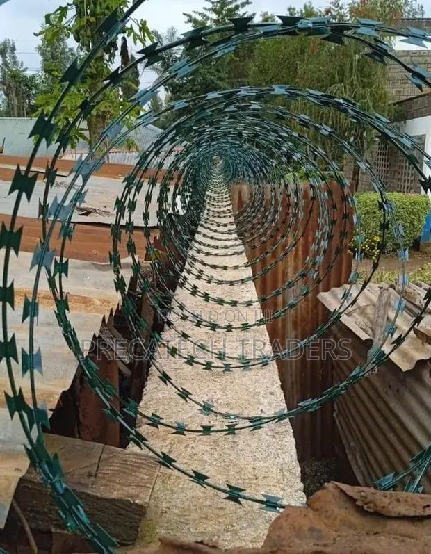 Razor Wire Security Coil – Strong Perimeter Protection - thumbnail 2