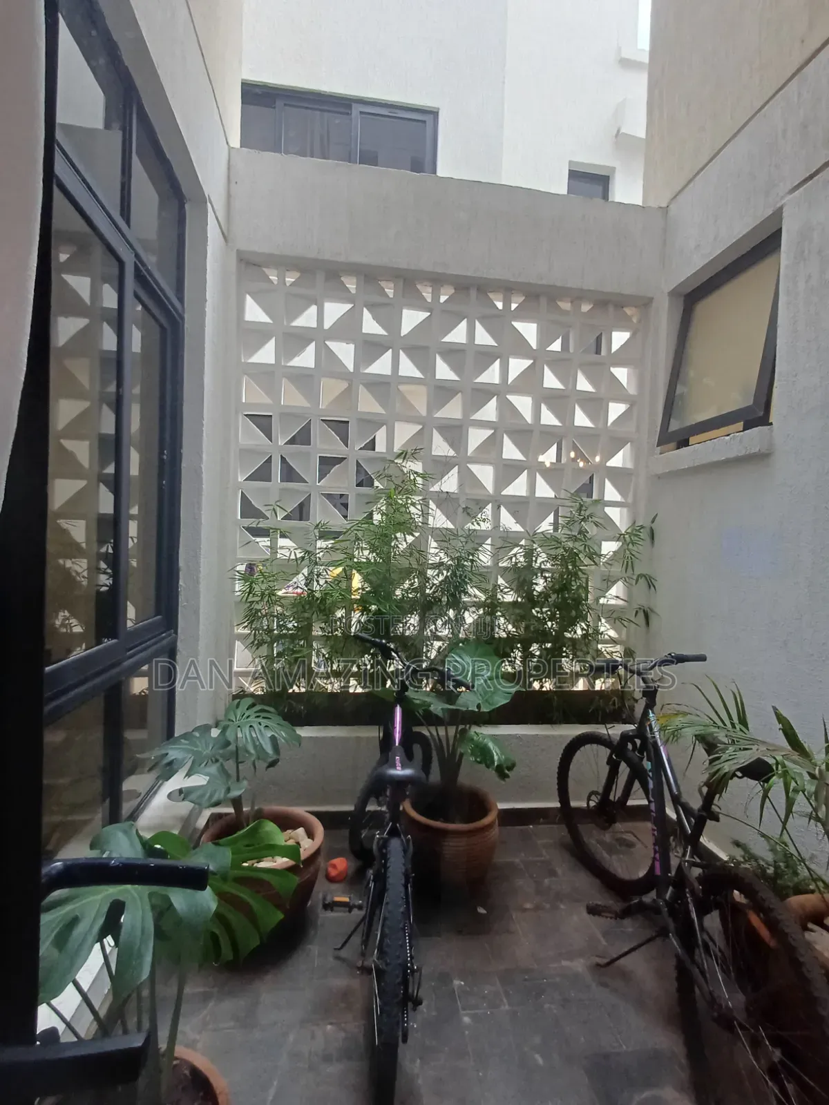 4bdrm Maisonette in Kerarapon for sale
