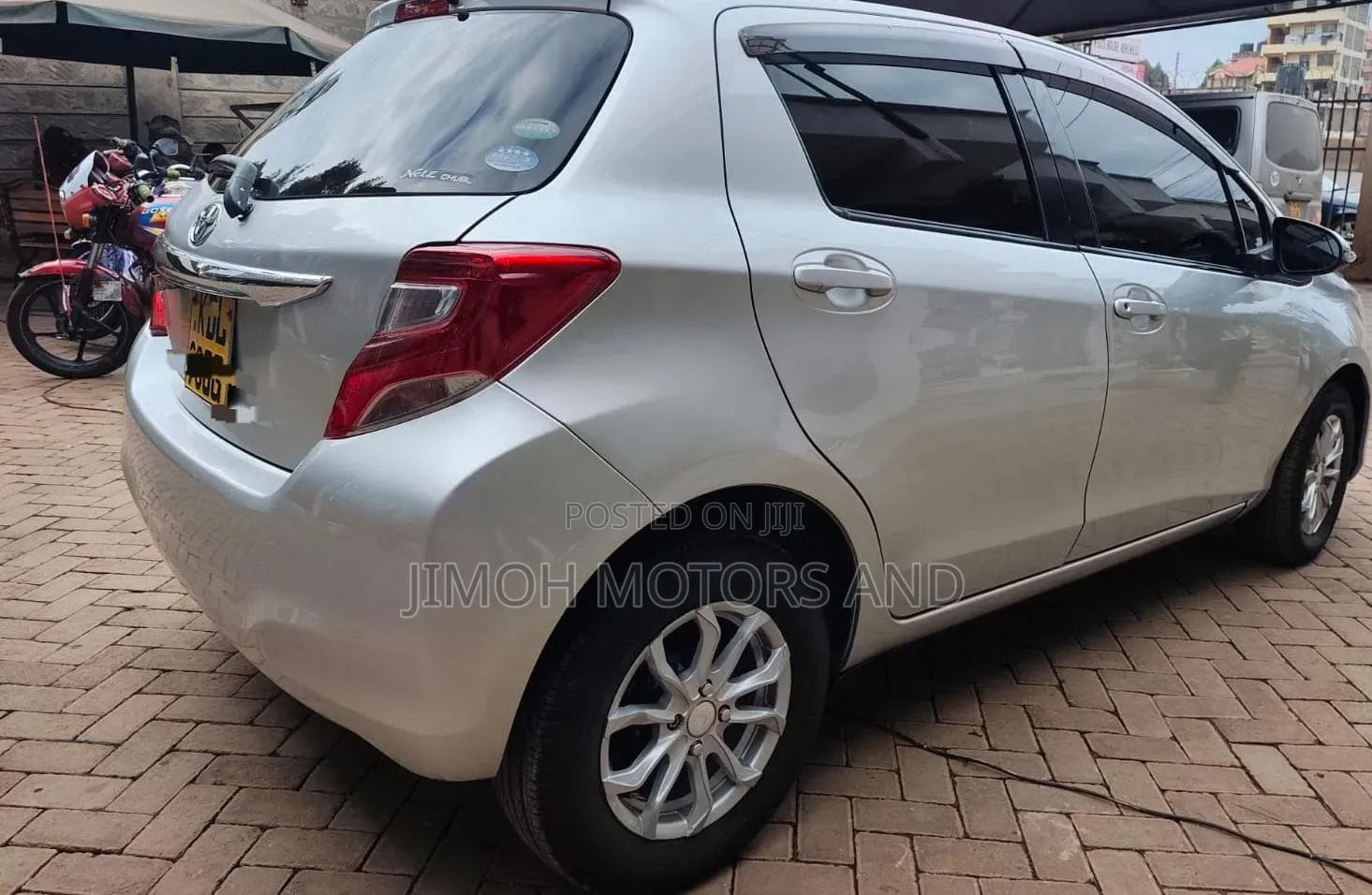 Toyota Vitz 2016 Silver