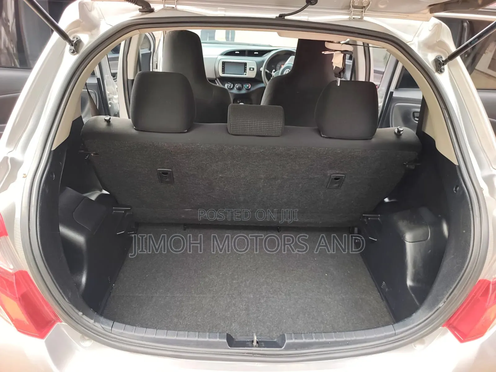 Toyota Vitz 2016 Silver