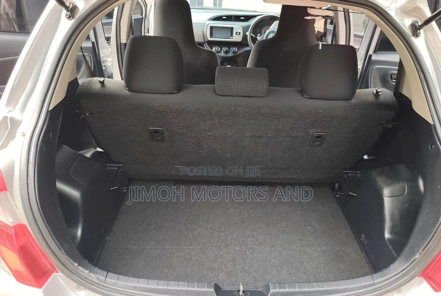 Toyota Vitz 2016 Silver