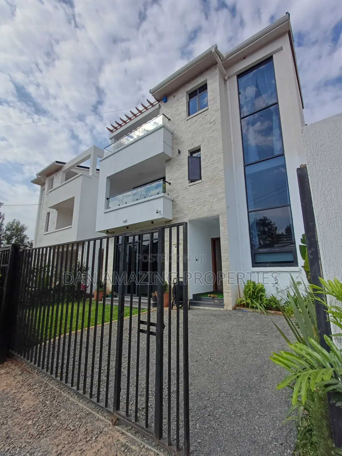 4bdrm Maisonette in Kerarapon for sale