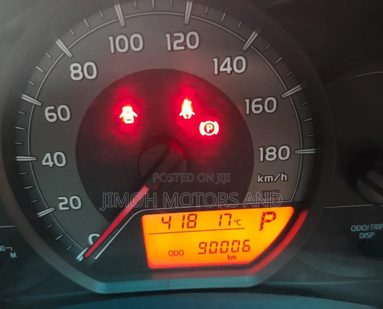 Toyota Vitz 2016 Silver