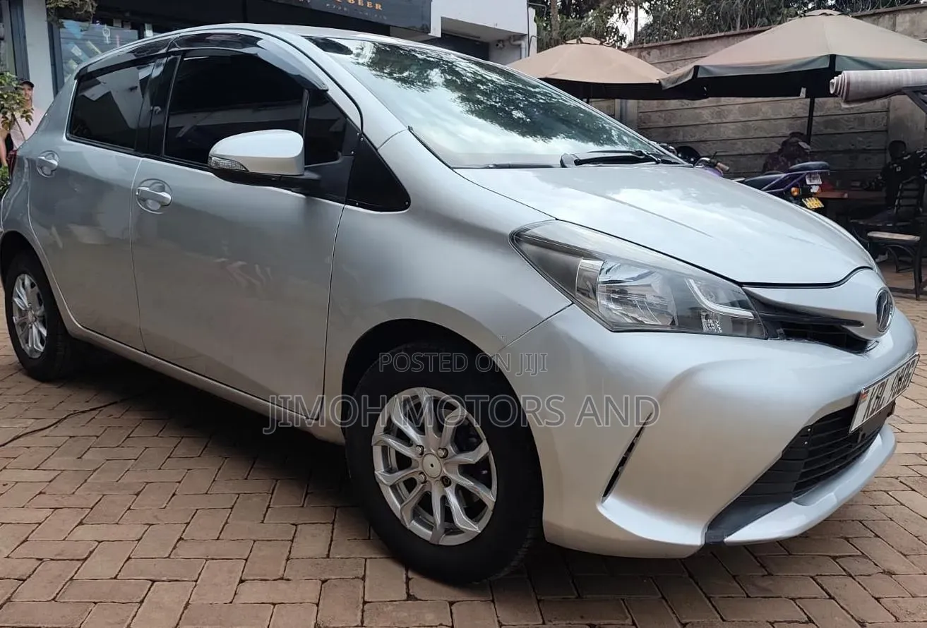 Toyota Vitz 2016 Silver