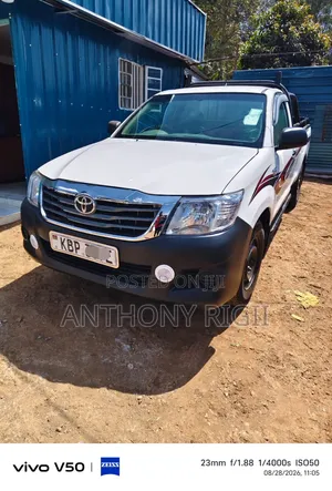 Toyota Hilux 2010 White