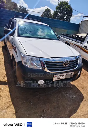 Toyota Hilux 2010 White