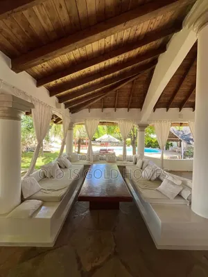 Furnished 5bdrm Villa in Town Centre for sale