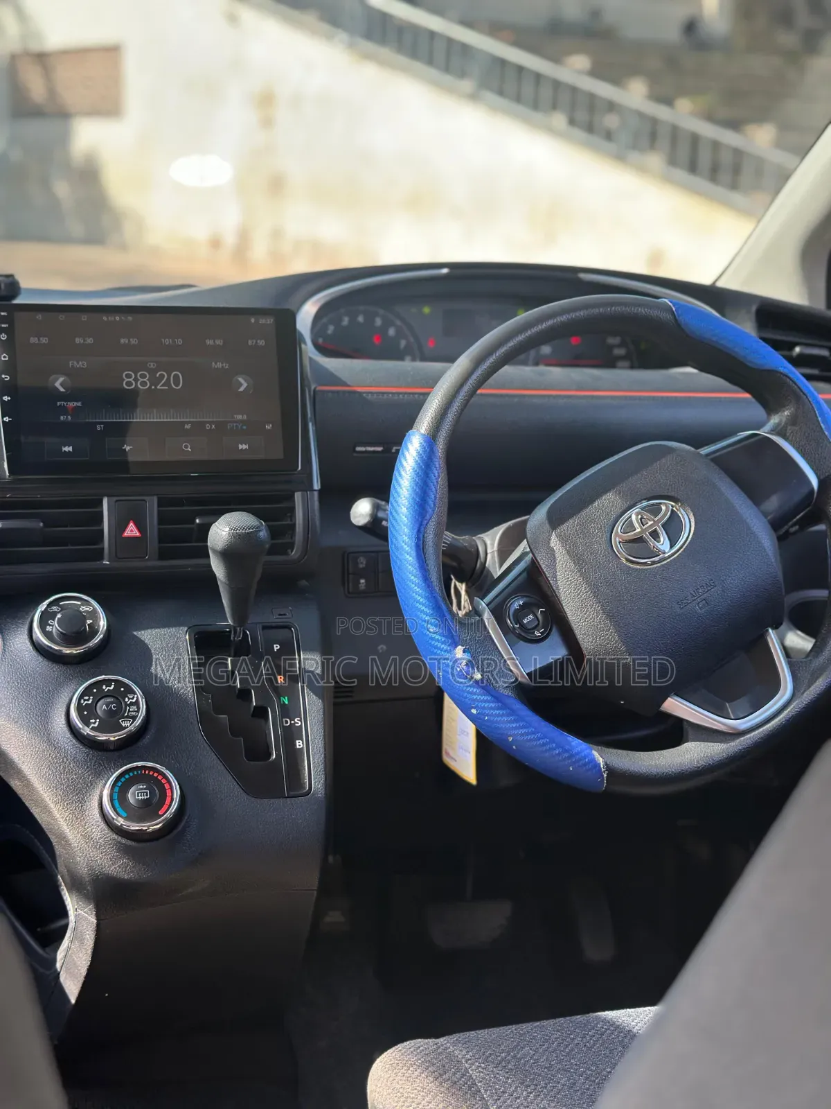 Toyota Sienta 1.5 AWD (6-seater) 2017 Black
