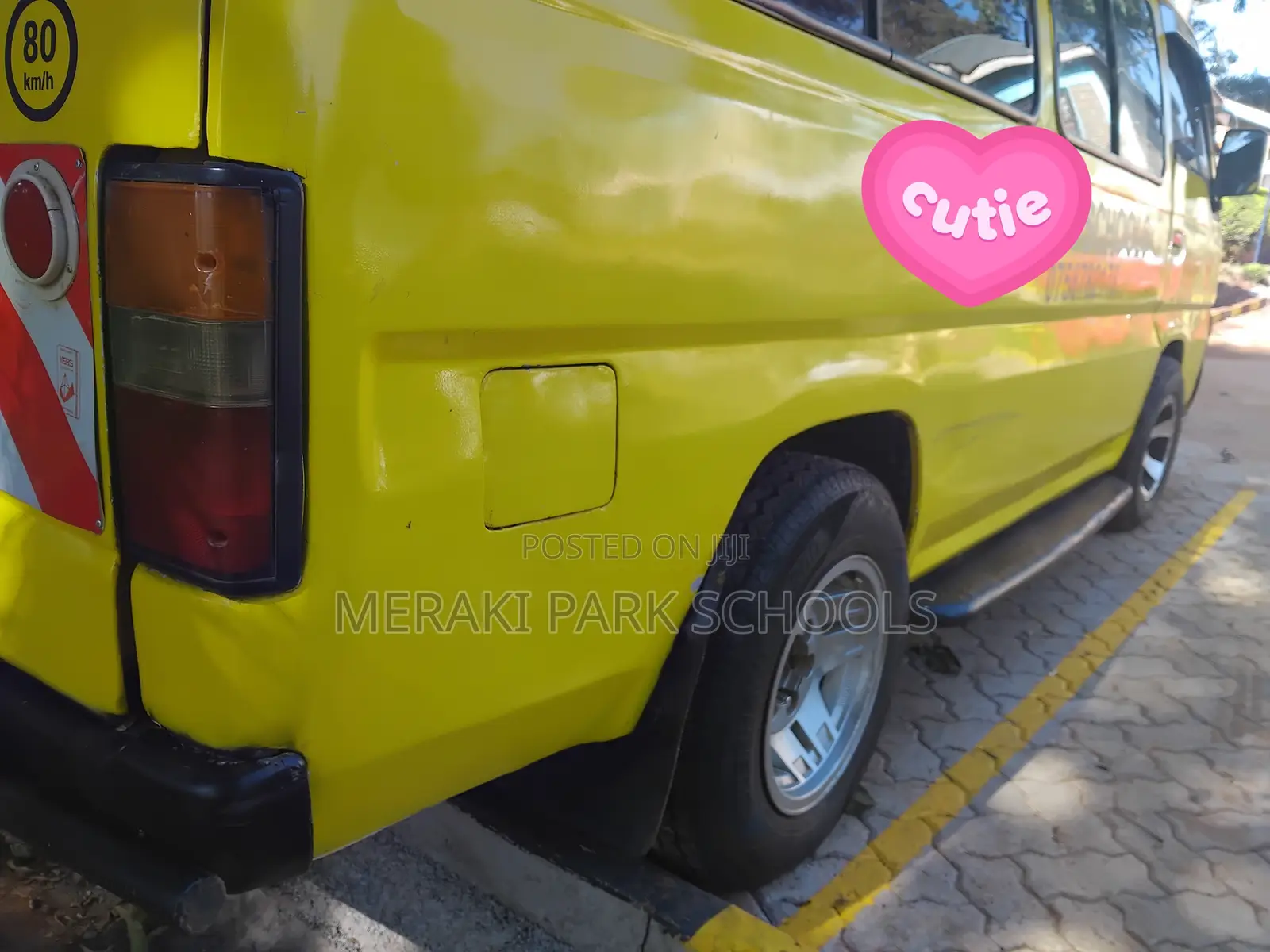 Nissan Caravan (Urvan) 2004 Yellow