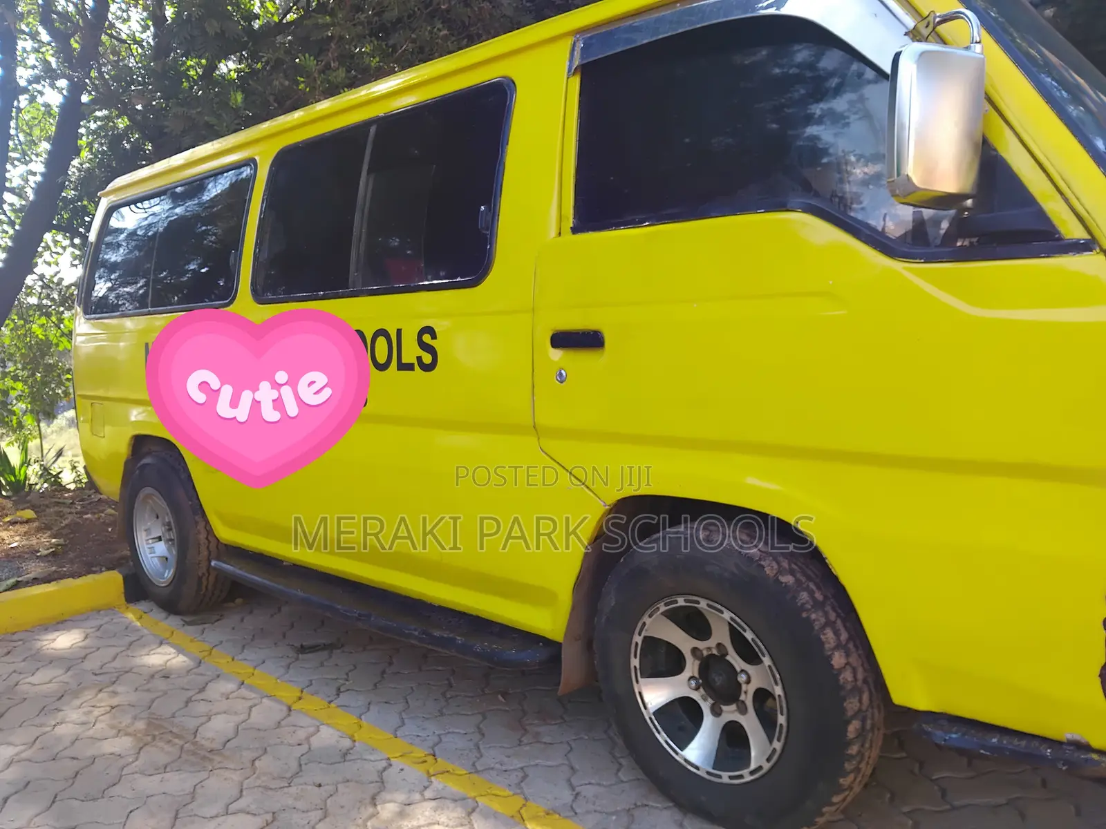 Nissan Caravan (Urvan) 2004 Yellow
