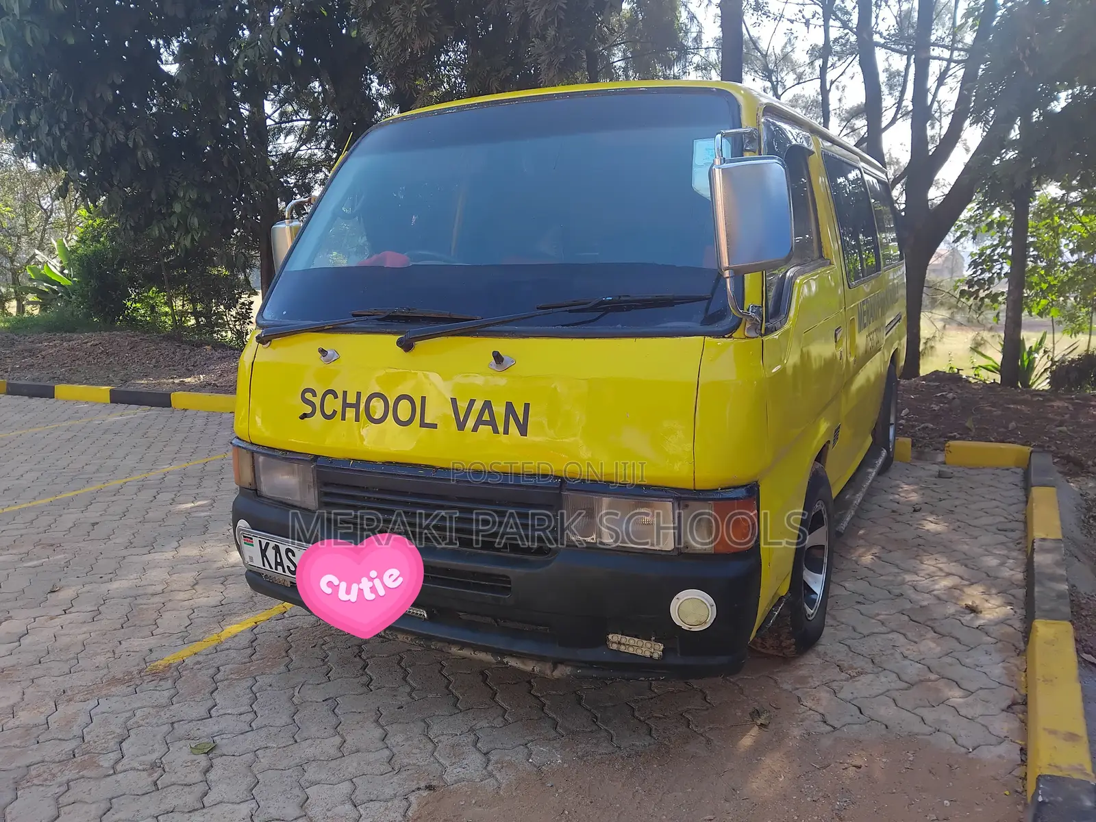 Nissan Caravan (Urvan) 2004 Yellow